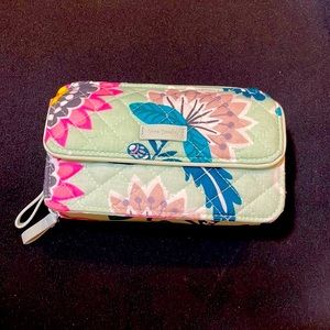 Unused New Vera Bradley all in one crossbody in Mint Green